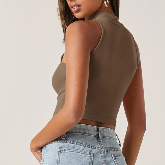 Mock neck Minimalist Crop Top Tank - Picture 5 of 14